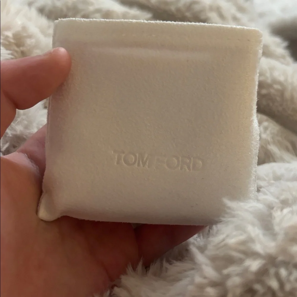 Tom Ford Gold Glow Highlighter Compact - Picture 3 of 5